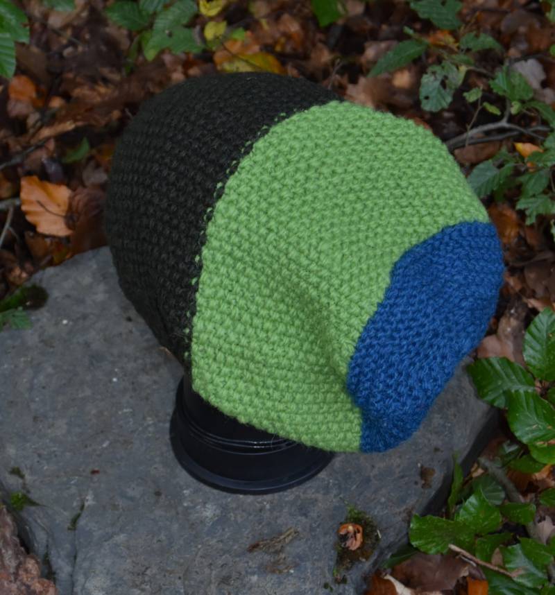 Wollmütze Beanie Warme Mütze Kopfbedeckung Hippie Winter Handgestrickte Grün Gestreift von Antimja