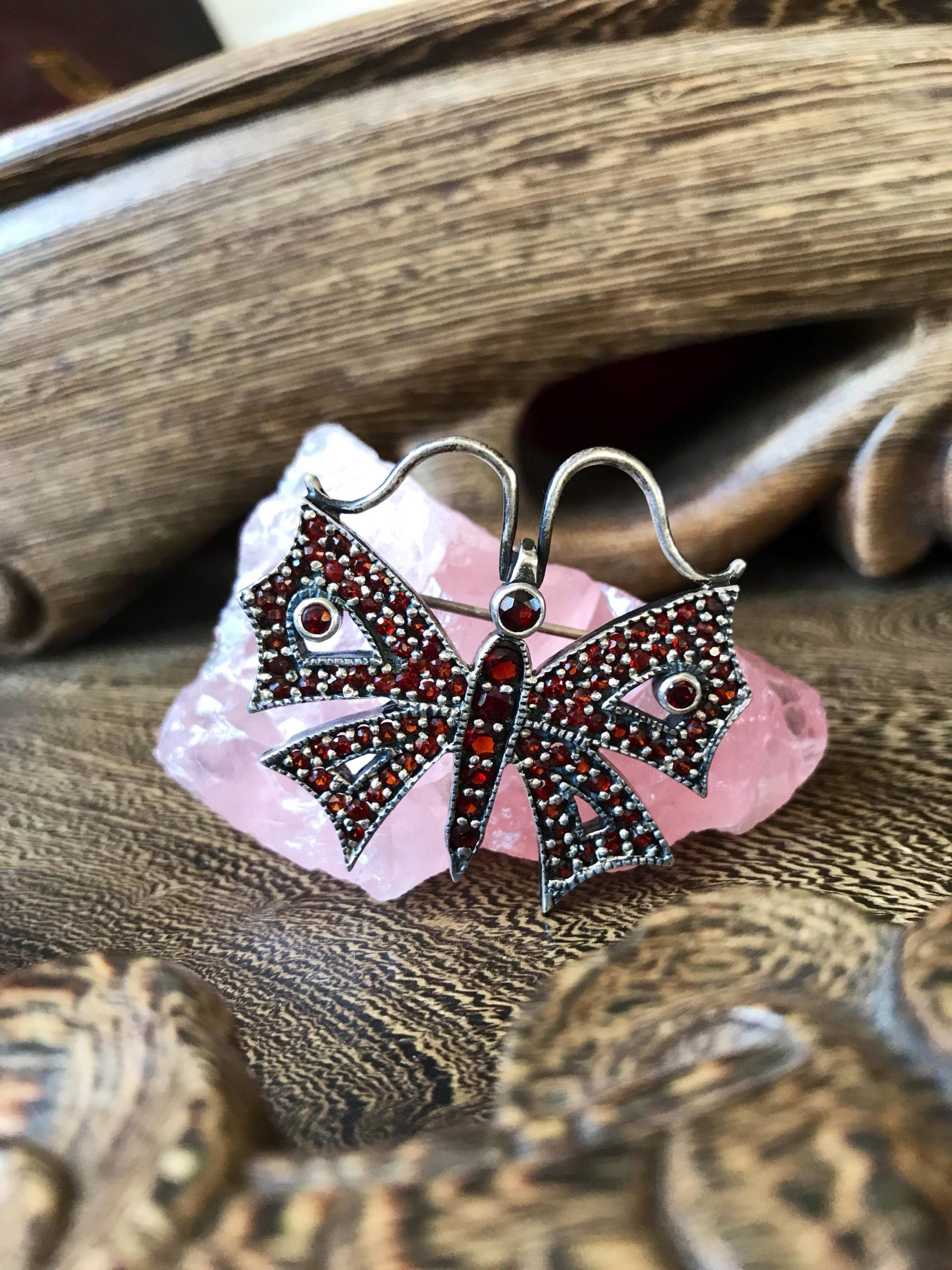 Vintage Sterling Boho Granat Schmetterling Brosche Anhänger von AntiqueBlings