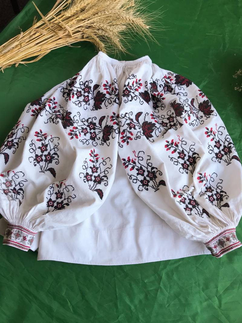 Antike Chernigiv Region Hemd Altes Alte Bluse Weinlesebluse Hand Stickerei Aus Der Ukraine von AntiqueClothesUA
