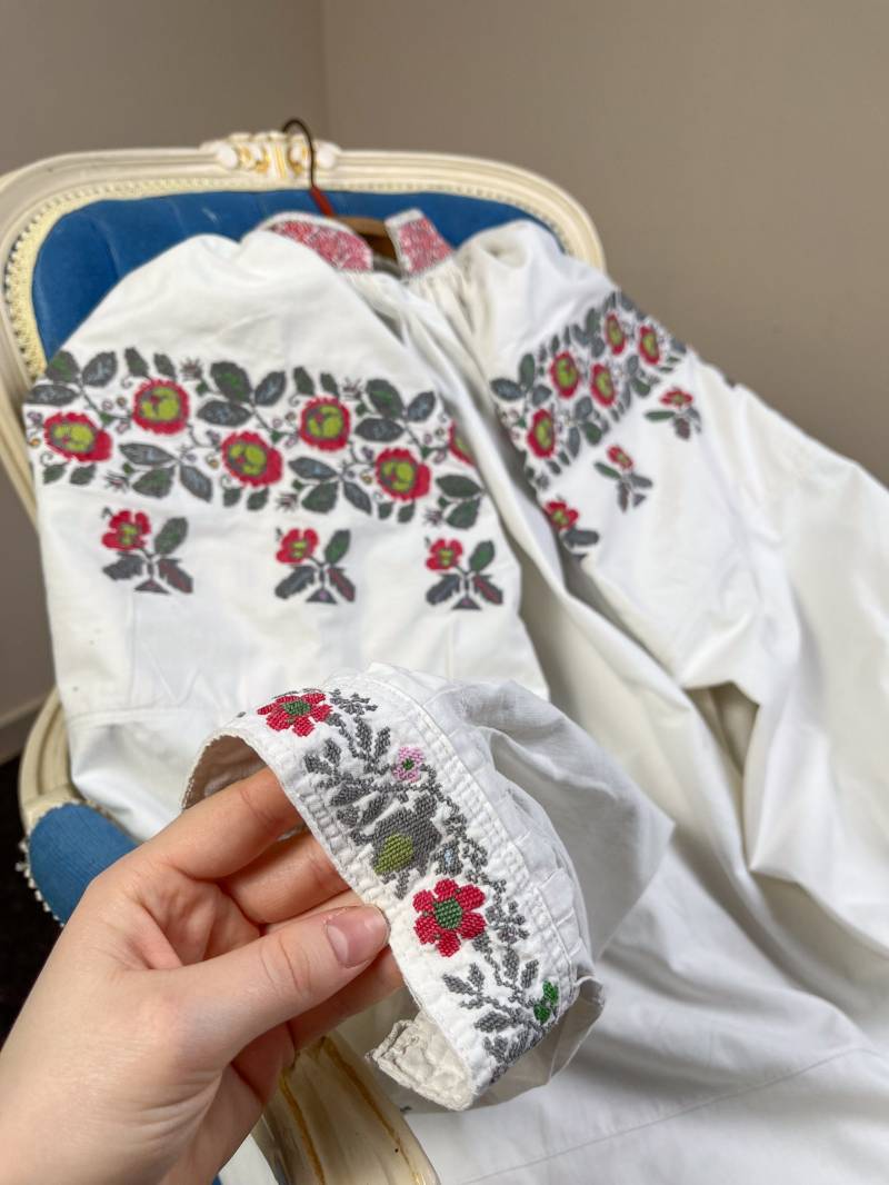 Interessantes Besticktes Hemd Von Hinten Bluse Bestickt Sehr Schöner Kragen Antike Baumwollbluse Vintage von AntiqueClothesUA