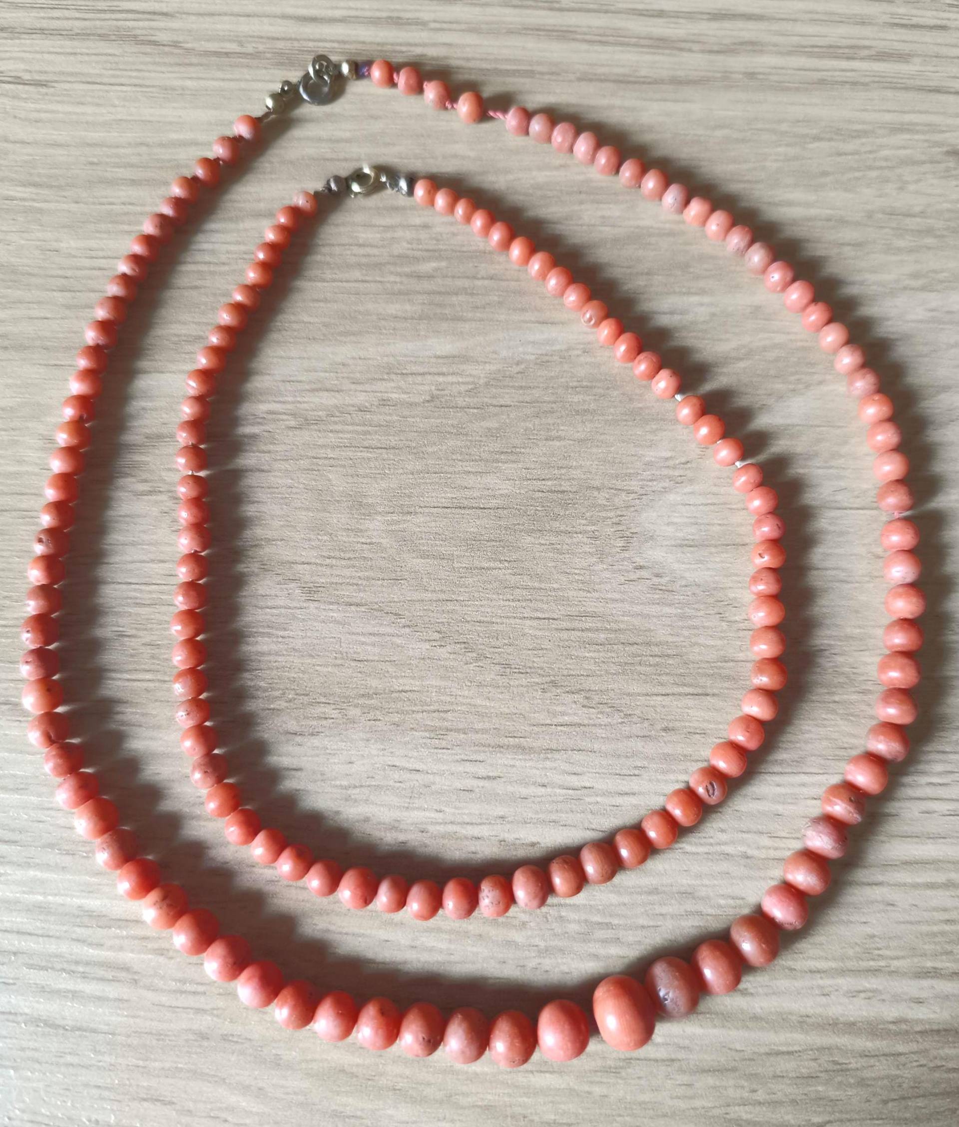 Zwei Antike Korallenketten Koralle Schmuck Viktorianisch Zwei Antike Korallenketten Koralle Schmuck Viktorianisch von AntiqueDE