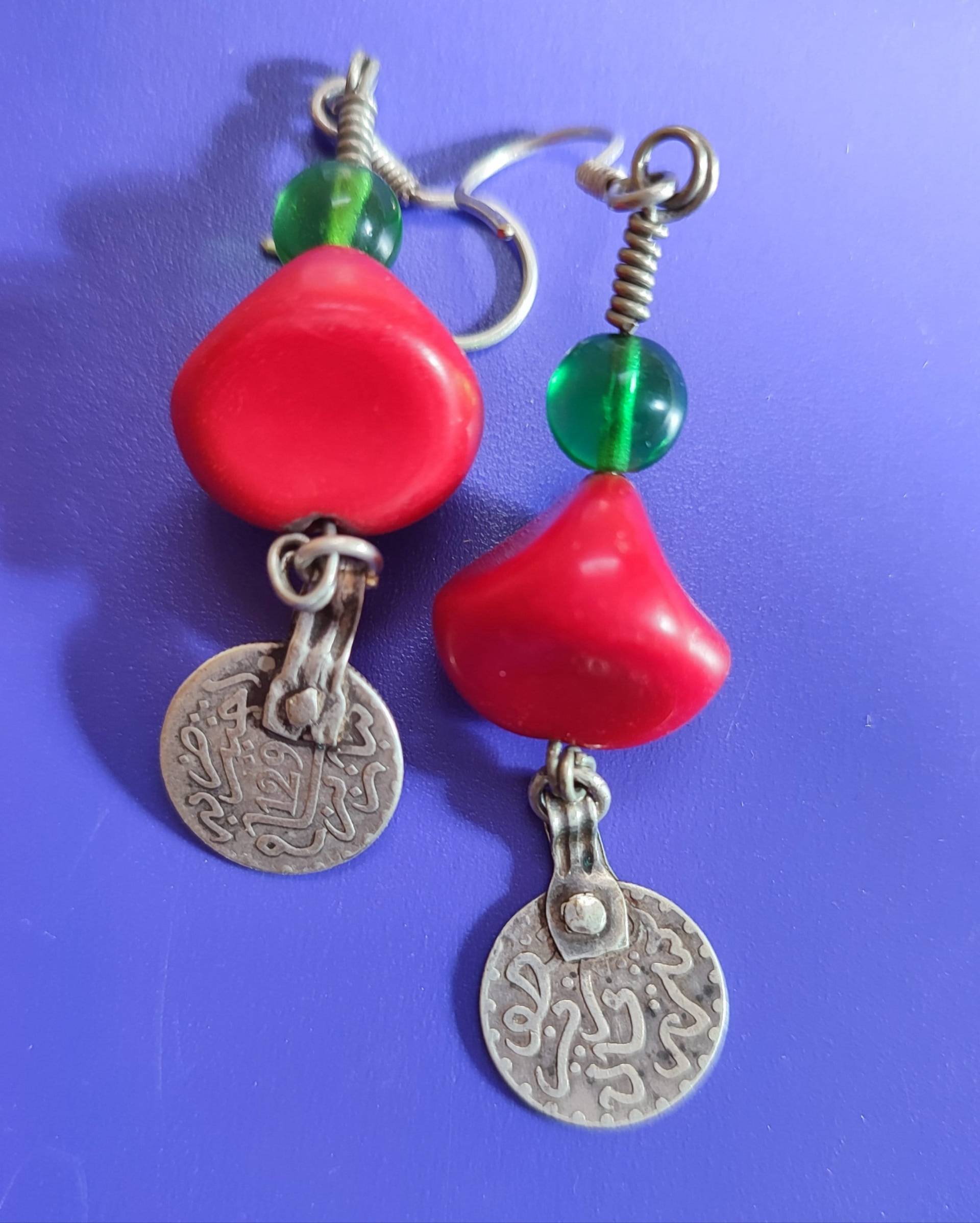 Gift For Her Morocco Antique Berber Earrings , Red Coral Beads & Old Silver Coins Gift For Her Morocco Antique Berber Earrings , Red Coral Beads & Old Silver Coins von AntiqueJewelery