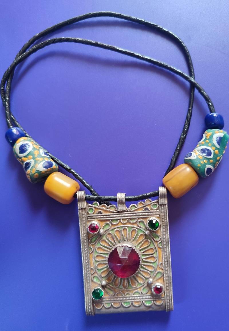 Morocco Maroc Antique Berber , Enamel, Glass Sterling Silver Amulet Hirz Pendant Morocco Maroc Antique Berber , Enamel, Glass Sterling Silver Amulet Hirz Pendant von AntiqueJewelery
