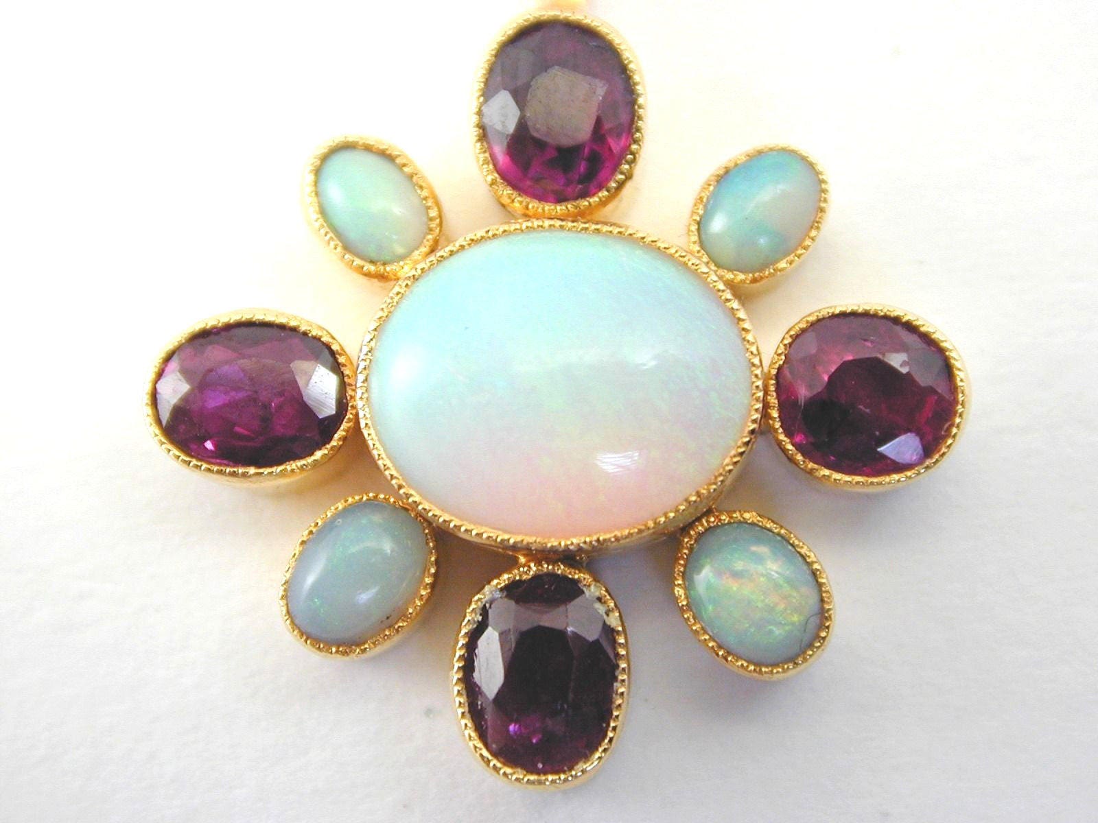 Antike 18 Karat Gold Rubin Und Opal Anhänger von AntiqueJewellers