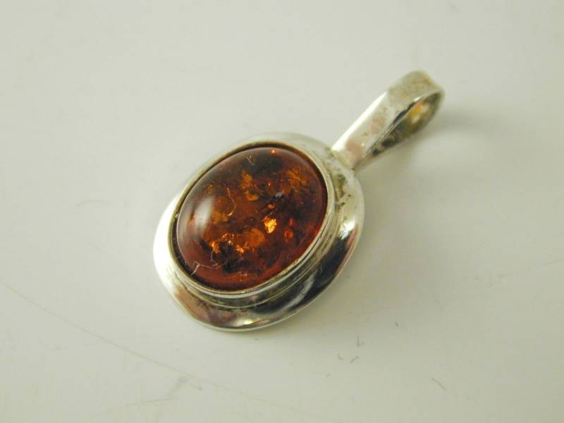 Bernsteinanhänger Aus Sterlingsilber Oval Tropfen 1, 5 Gramm von AntiqueJewellers