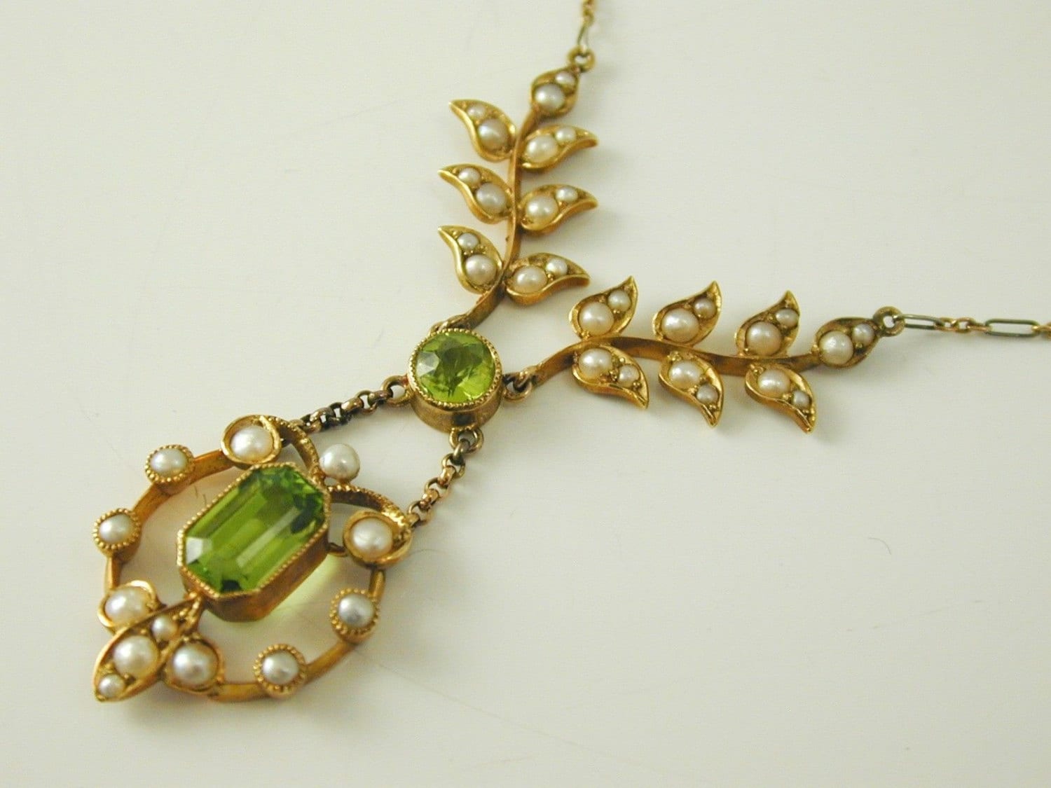 Jugendstil Peridot & Perlenkette 15Ct Gold Und Platin Kette 16" Lang von AntiqueJewellers