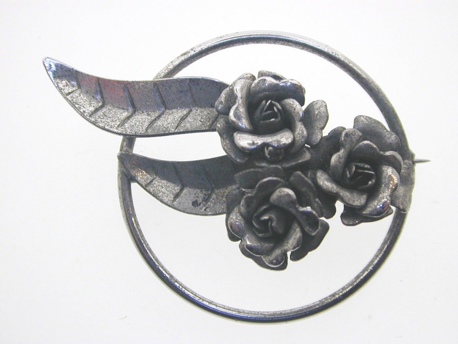 Silberbrosche Blumen Und Blätter Vintage 50Er-60Er Jahre 7, 1 Gramm 32, 3 Mm Durchmesser von AntiqueJewellers