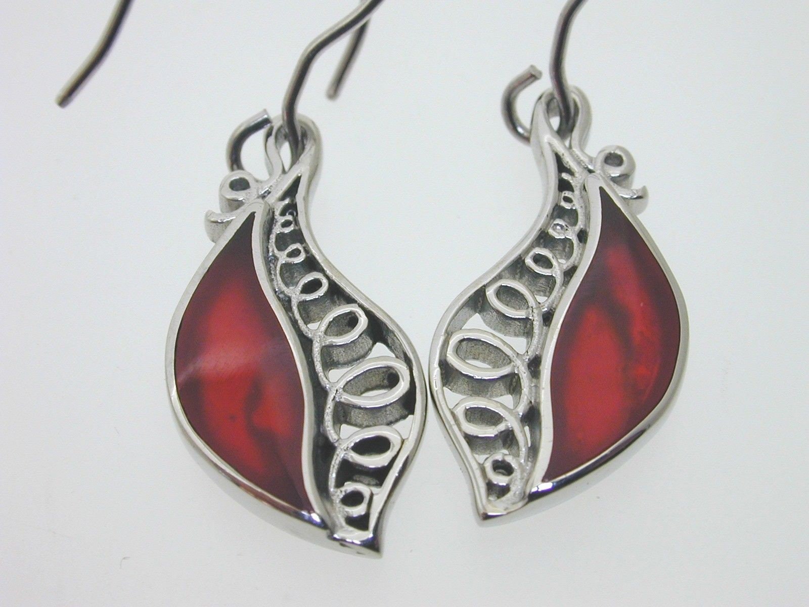 Silberfarbene Ohrringe Mit Durchscheinendem Rotem Spiralblatt 40mm, 3.3G von AntiqueJewellers