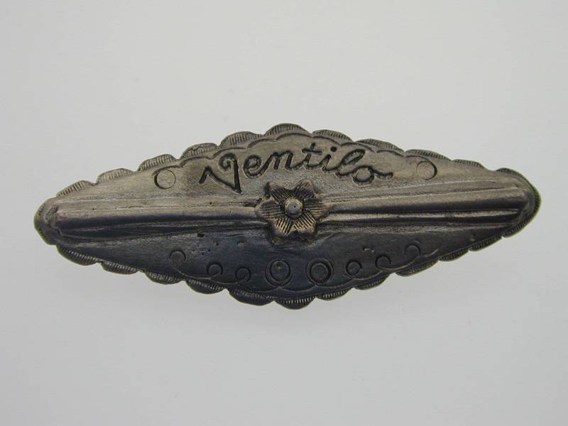 Vintage Anstecknadel Brosche "Ventilo" Mit Blume 8, 5 Gramm 58, 3 Mm X 21, 7 Mm." von AntiqueJewellers