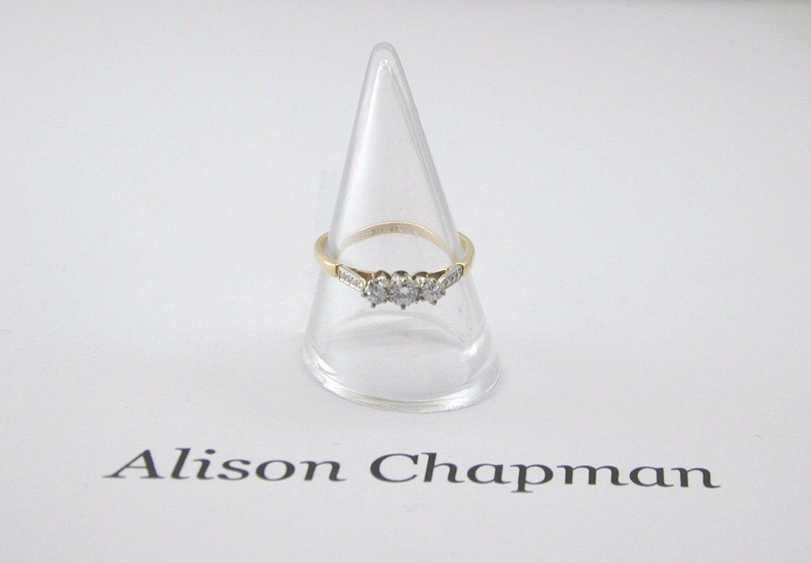 Vintage Art Deco Diamant Trilogy Ring Facettierte Schultern Größe O 1/2 2.3G von AntiqueJewellers