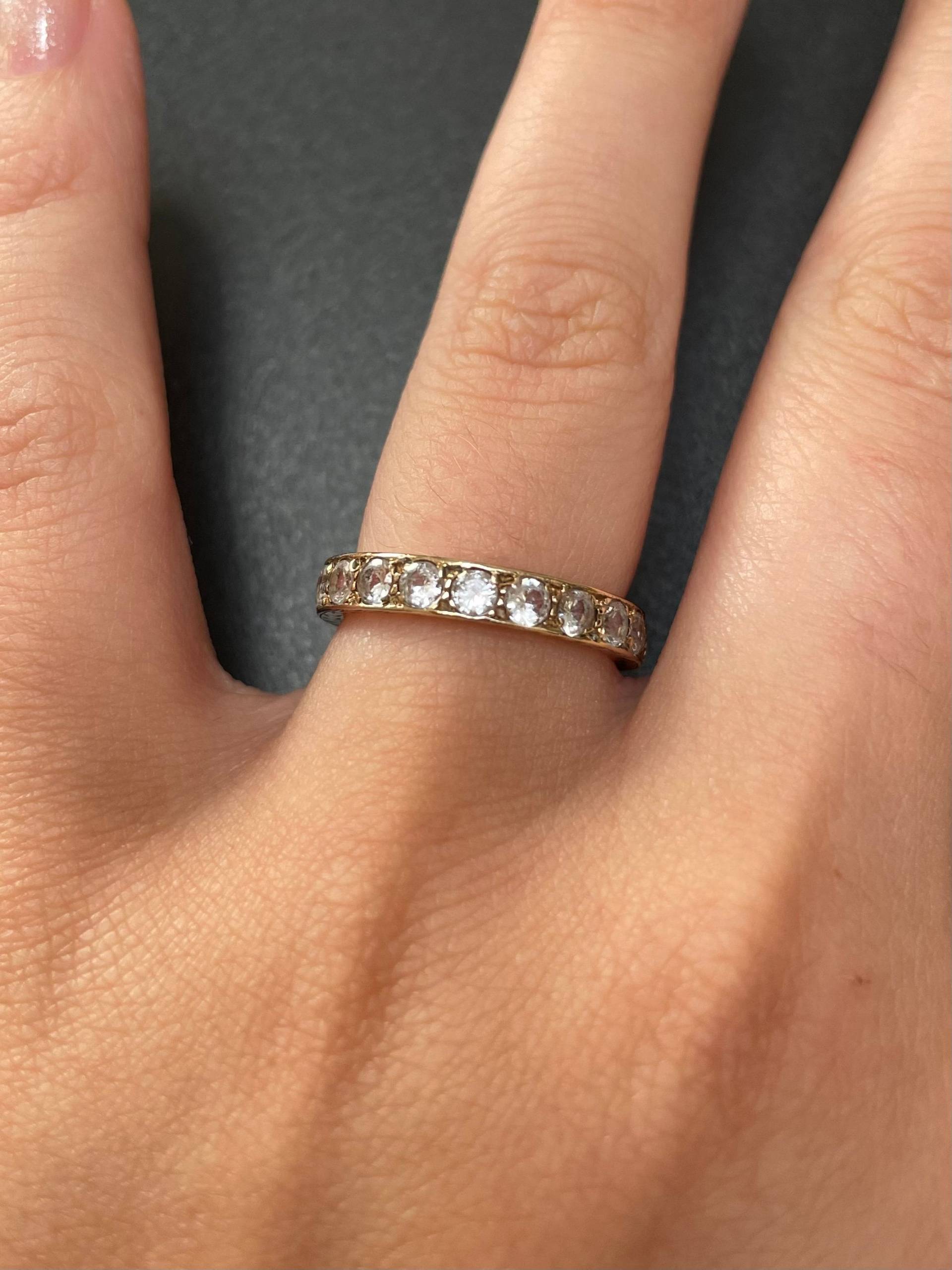 Vintage Eternity Ring Aus 9 Karätigem Gelbgold & Weißem Spinell 1967 Gr. N 2, 9 Gramm von AntiqueJewellers