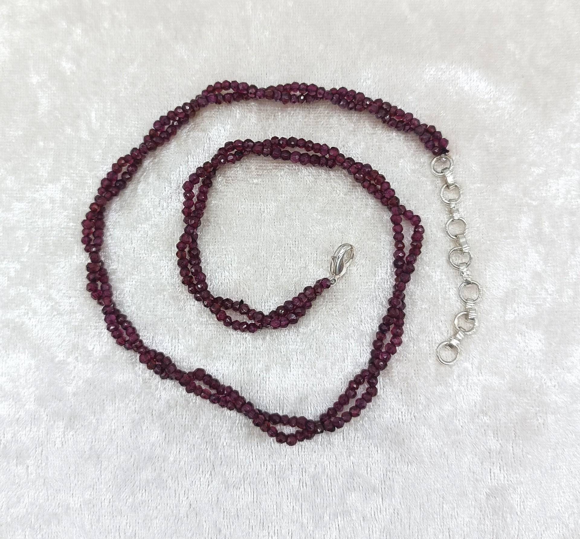 Alte Almandinen-Halskette, Zweireihig, in Gedrehtem Seildesign, Versilbert Alte Almandinen-Halskette, Zweireihig, in Gedrehtem Seildesign, Versilbert von AntiqueJewelryByD