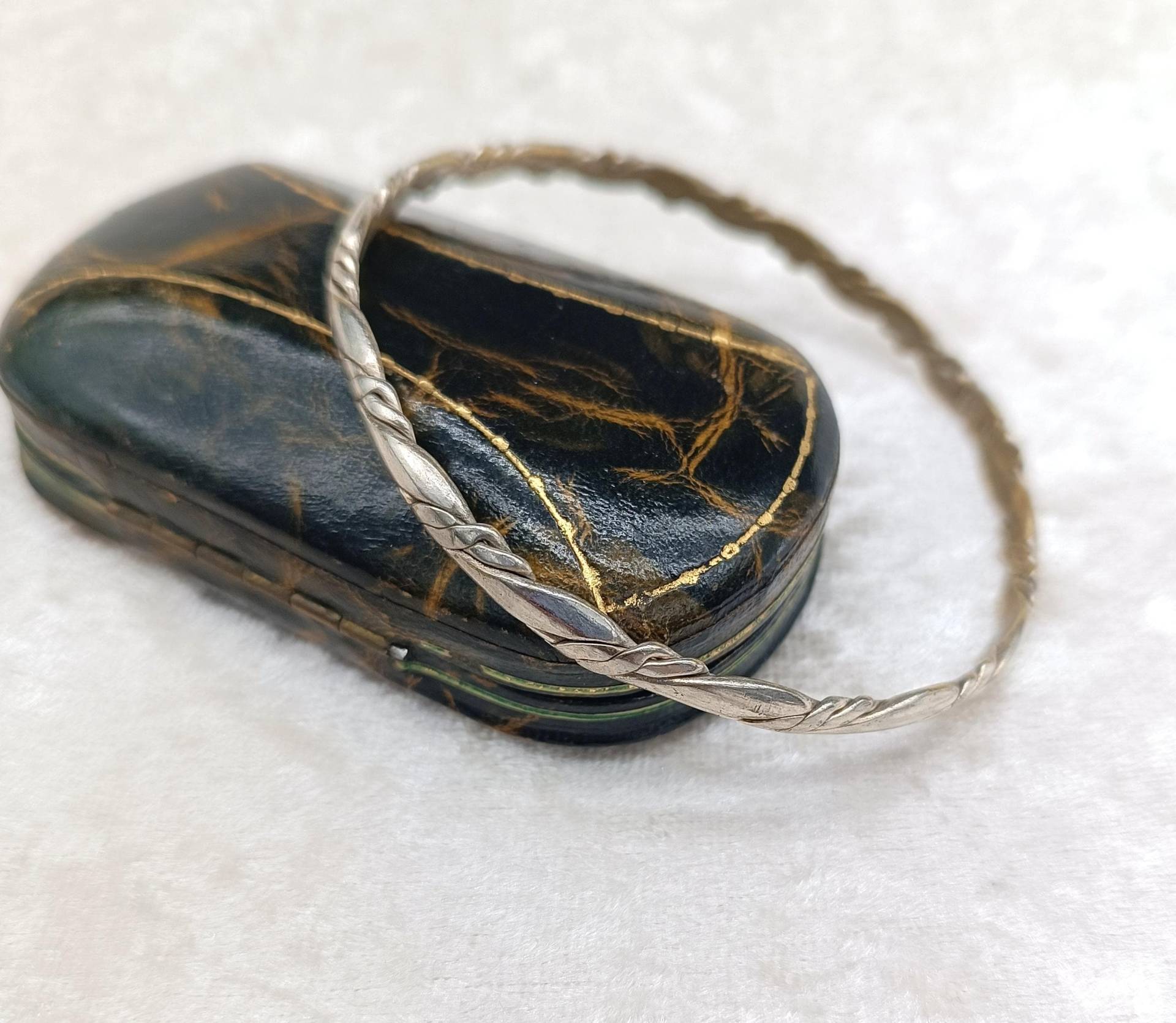 Vintage Sterling Silber Gedrehter Armreif - 1950Er Jahre Tschechoslowakei Vintage Sterling Silber Gedrehter Armreif - 1950Er Jahre Tschechoslowakei von AntiqueJewelryByD