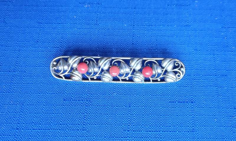 Jugendstil Silber Brosche Mit Echter Koralle, Hergestellt in 1900 Tschechien von AntiqueJewelryByD
