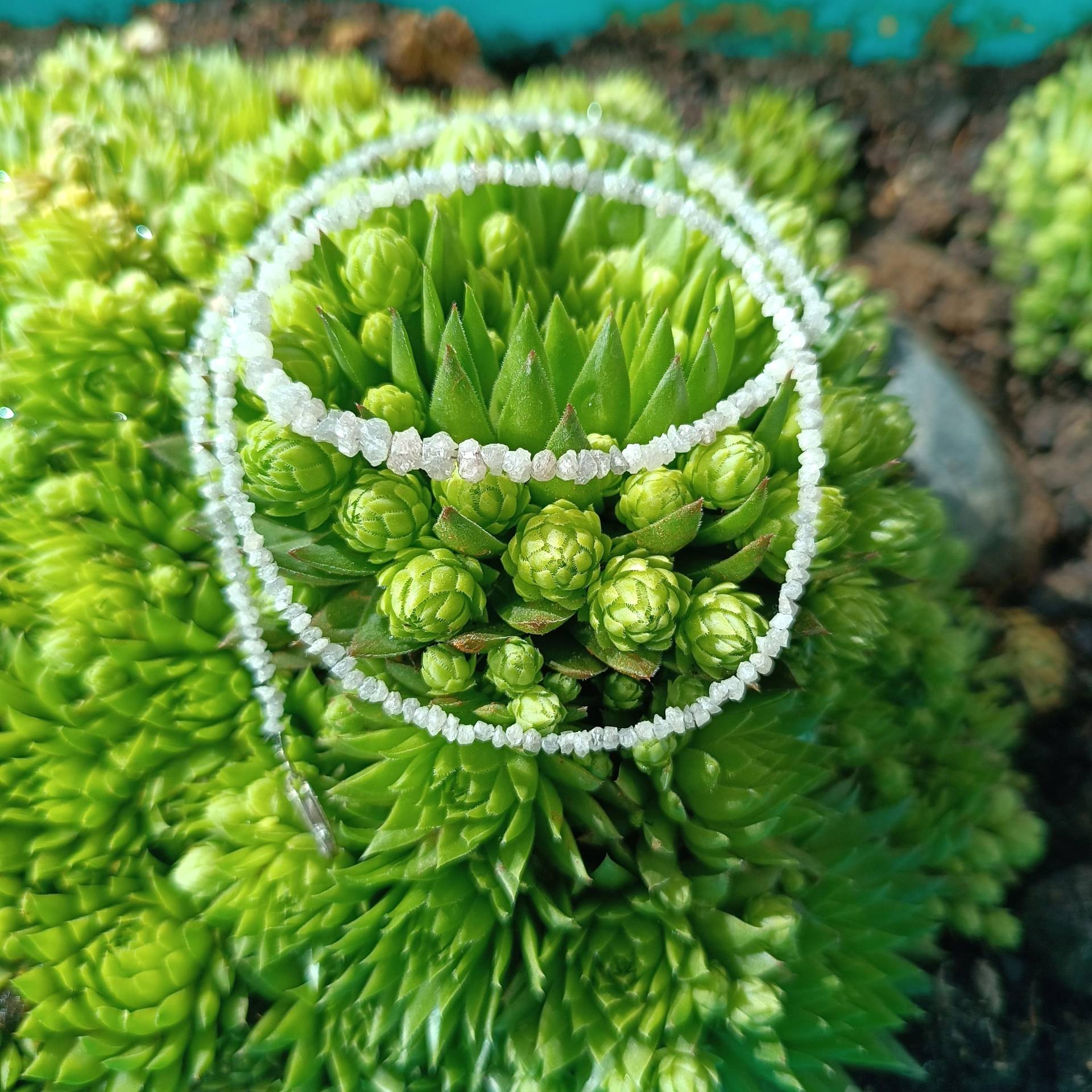 Natürliche Rohe Nicht Veredelte Diamanten Auf Einem Stahlstrang, 41 cm Stranglänge, 4 - 2 Mm Natürliche Rohe Nicht Veredelte Diamanten Auf Einem Stahlstrang, 41 cm Stranglänge, 4 - 2 Mm von AntiqueJewelryByD