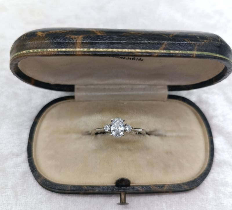 Vintage Silber Ring Mit Drei Hellen Cz Kristallen von AntiqueJewelryByD