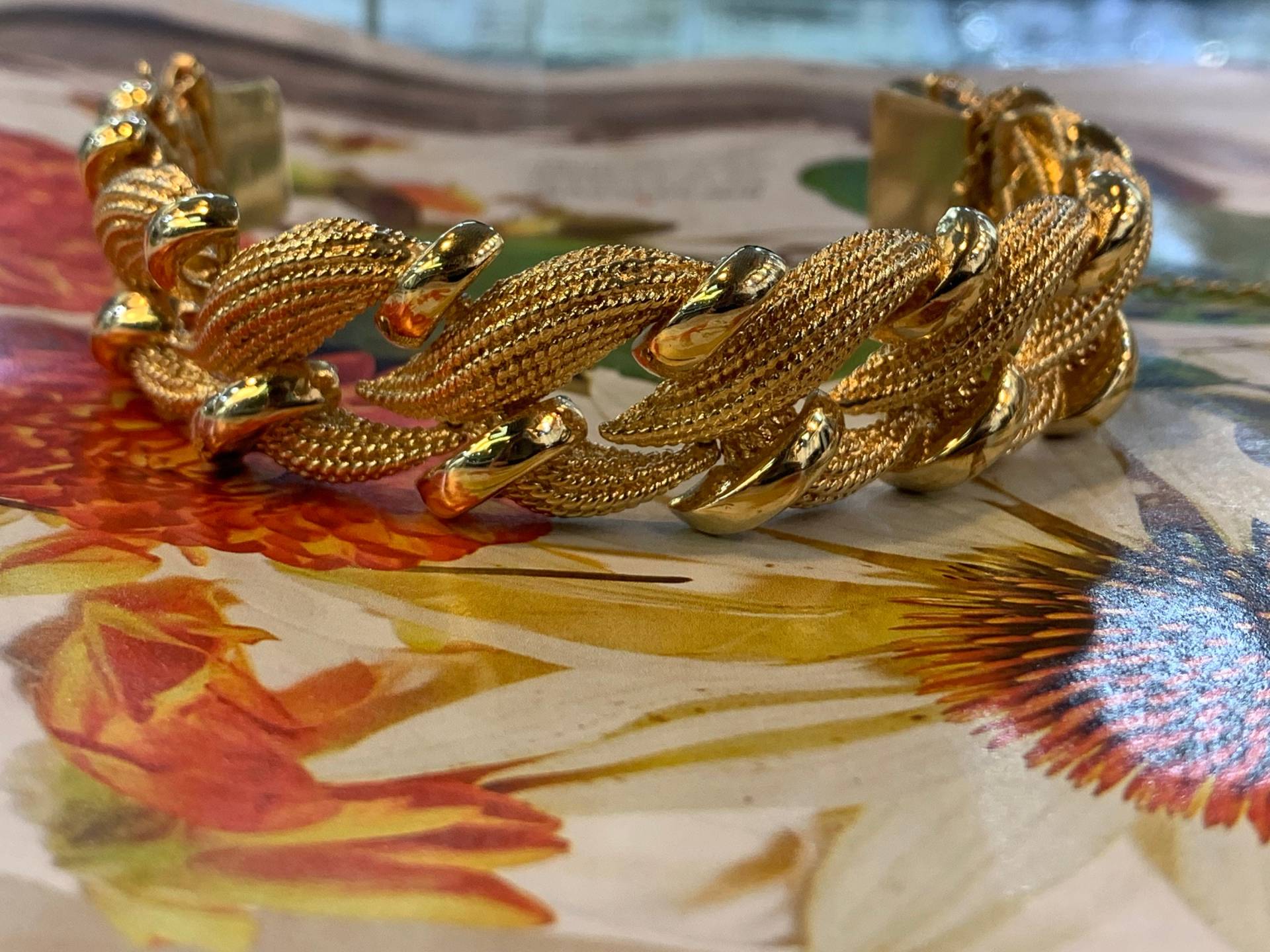 Breites Gold Armband, Geflochtenes Glieder 1970Er Jahre Armband von AntiqueJewelryNyc