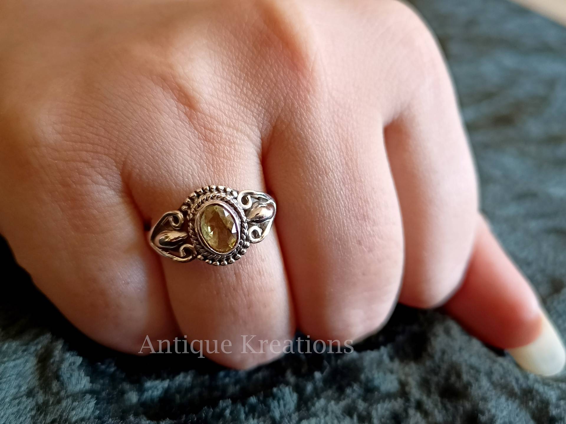 Peridot Ring, Handgefertigter Naturstein Schmuckset, 925 Sterling Silber Frauen Boho Geschenk Für Liebe von AntiqueKreations