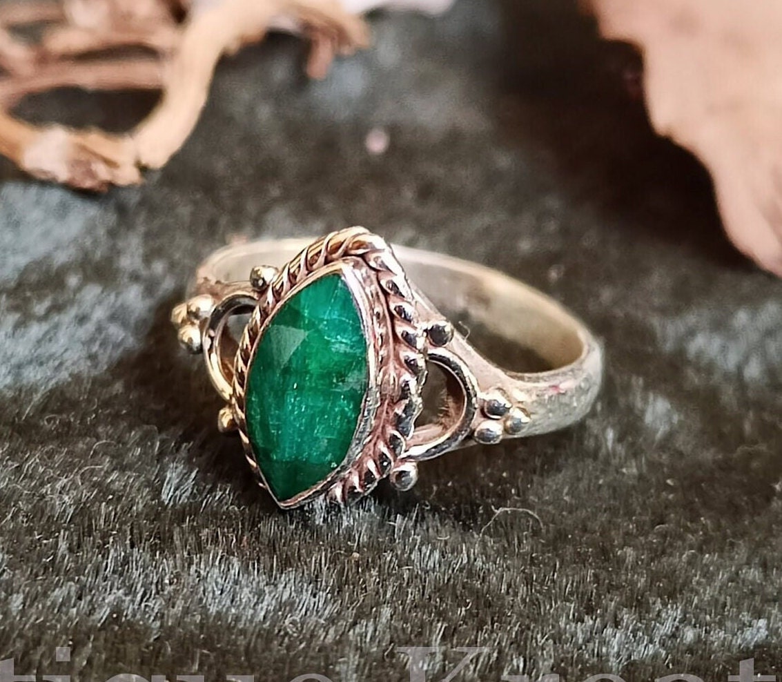 Smaragdring, Handgemachter 925Er Silberring, Grünsteinring, Alltägliche Mädchen Tragen Ring Für Frauen, Geschenk Sie, Sie von AntiqueKreations