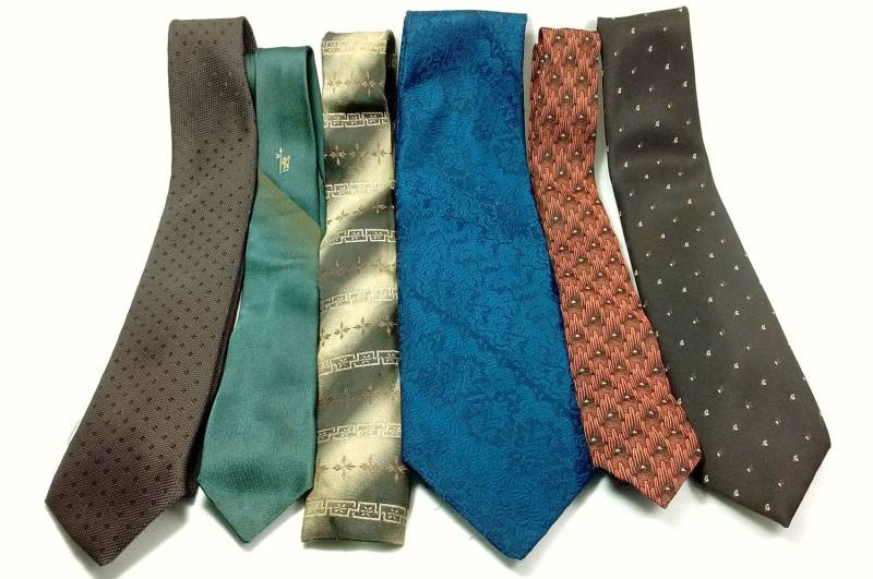 Sechs Vintage Retro Casual Kleid Mode Herren Krawatten Neckties Repurpose Or Wear Navy Grün Koralle Braun Ref 17834 von AntiqueShack