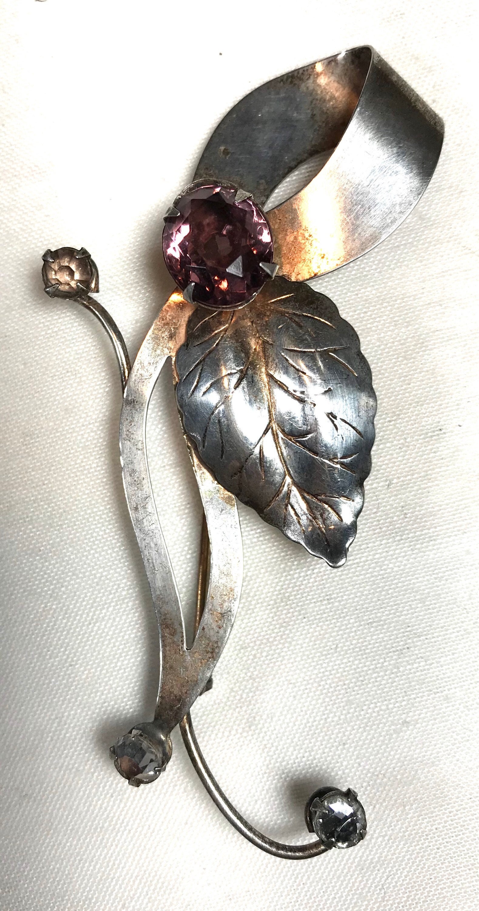 Vintage Sterling Silber Blatt Brosche Anstecknadel Lila Strass Vintage Sterling Silber Blatt Brosche Anstecknadel Lila Strass von AntiqueShack