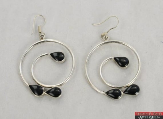 Vtg 1970S-80S Retro Ohrringe Sterling Silber Creolen W/Onyx Teardrop Spiralform Vtg 1970S-80S Retro Ohrringe Sterling Silber Creolen W/Onyx Teardrop Spiralform von AntiqueShack