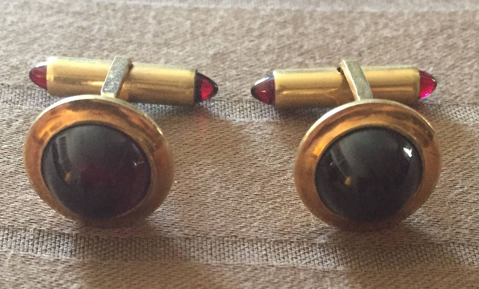 Jahrgang Krementz Rubin Rot Und Gold-Metall-Manschettenknöpfe von AntiqueSoCal