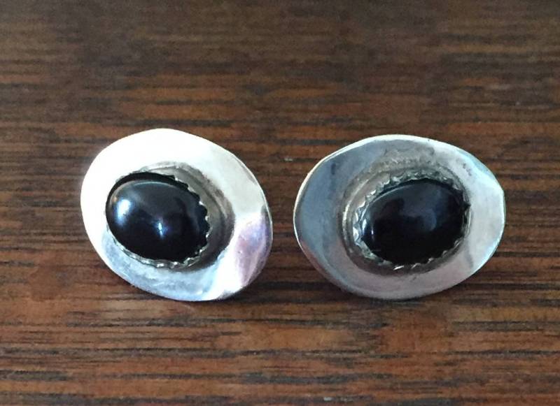 Jahrgang Onyx Ohrstecker - Mitte Der 1970Er Jahre Ära von AntiqueSoCal