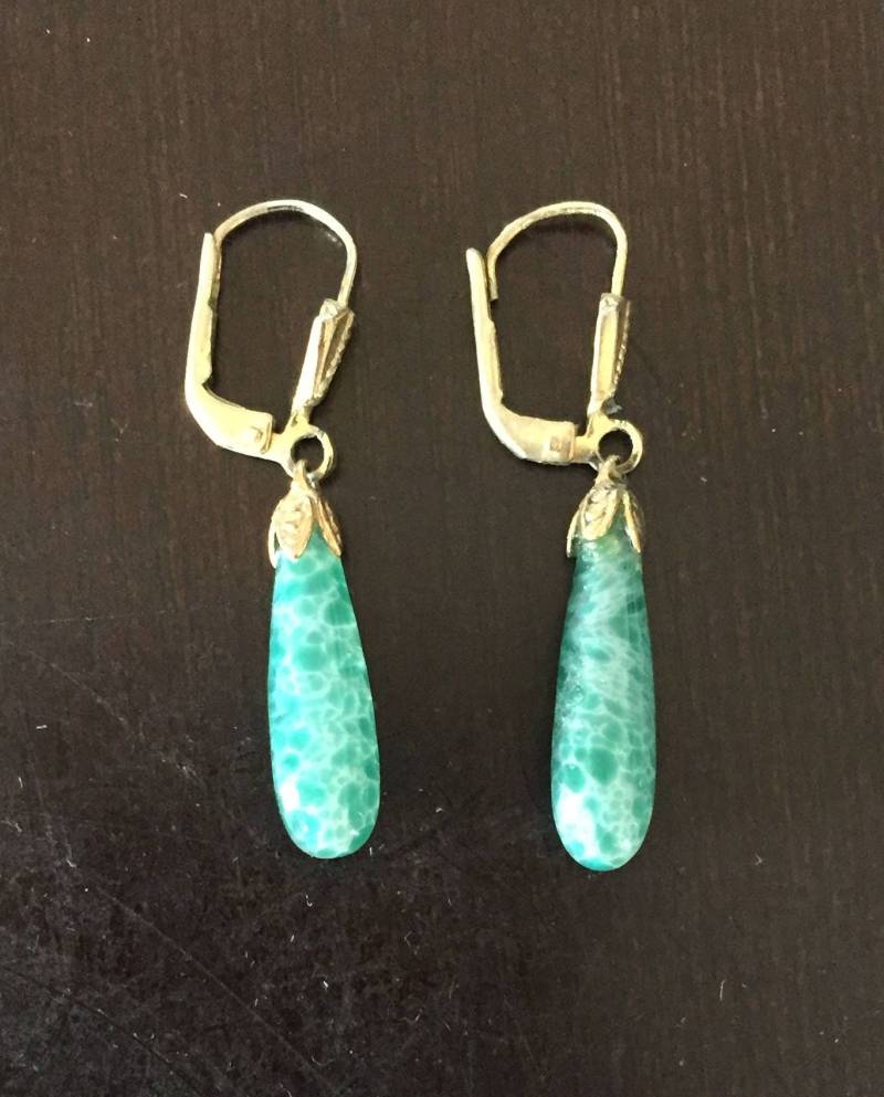 Türkisfarbene Stein Ohrringe Mit Goldenen Akzenten von AntiqueSoCal