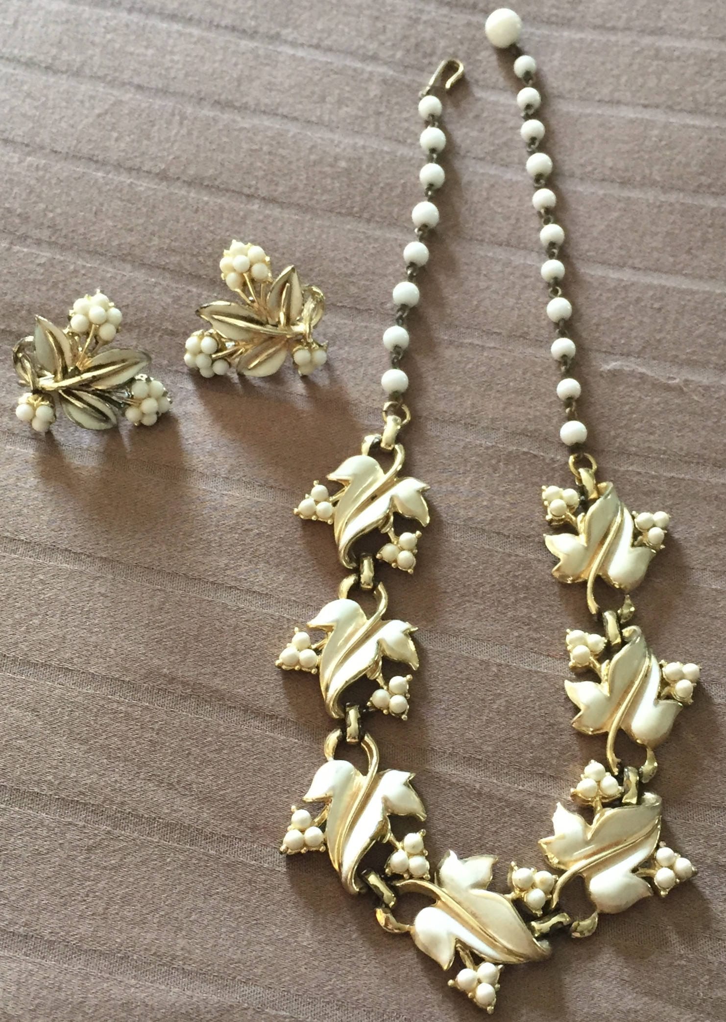 Vintage Coro Gold Halskette & Ohrclips Set von AntiqueSoCal