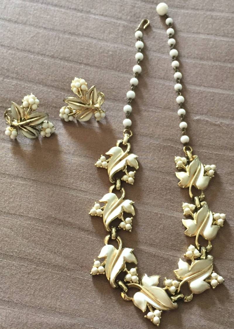 Vintage Coro Gold Halskette & Ohrclips Set von AntiqueSoCal