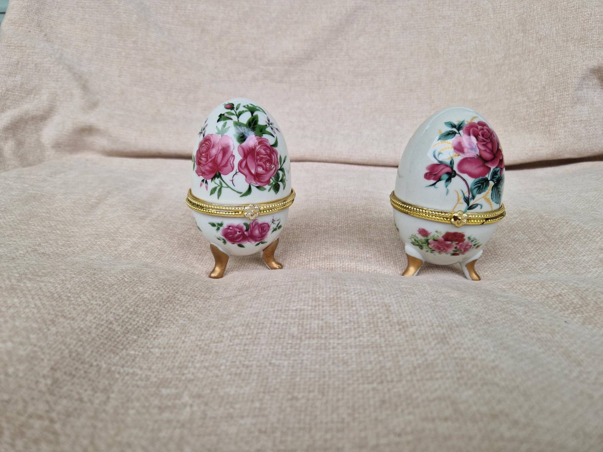 Handbemalte Limoges Blumenei Schmuckbox Vergoldete Füße Handbemalte Limoges Blumenei Schmuckbox Vergoldete Füße von AntiqueWhispersStore