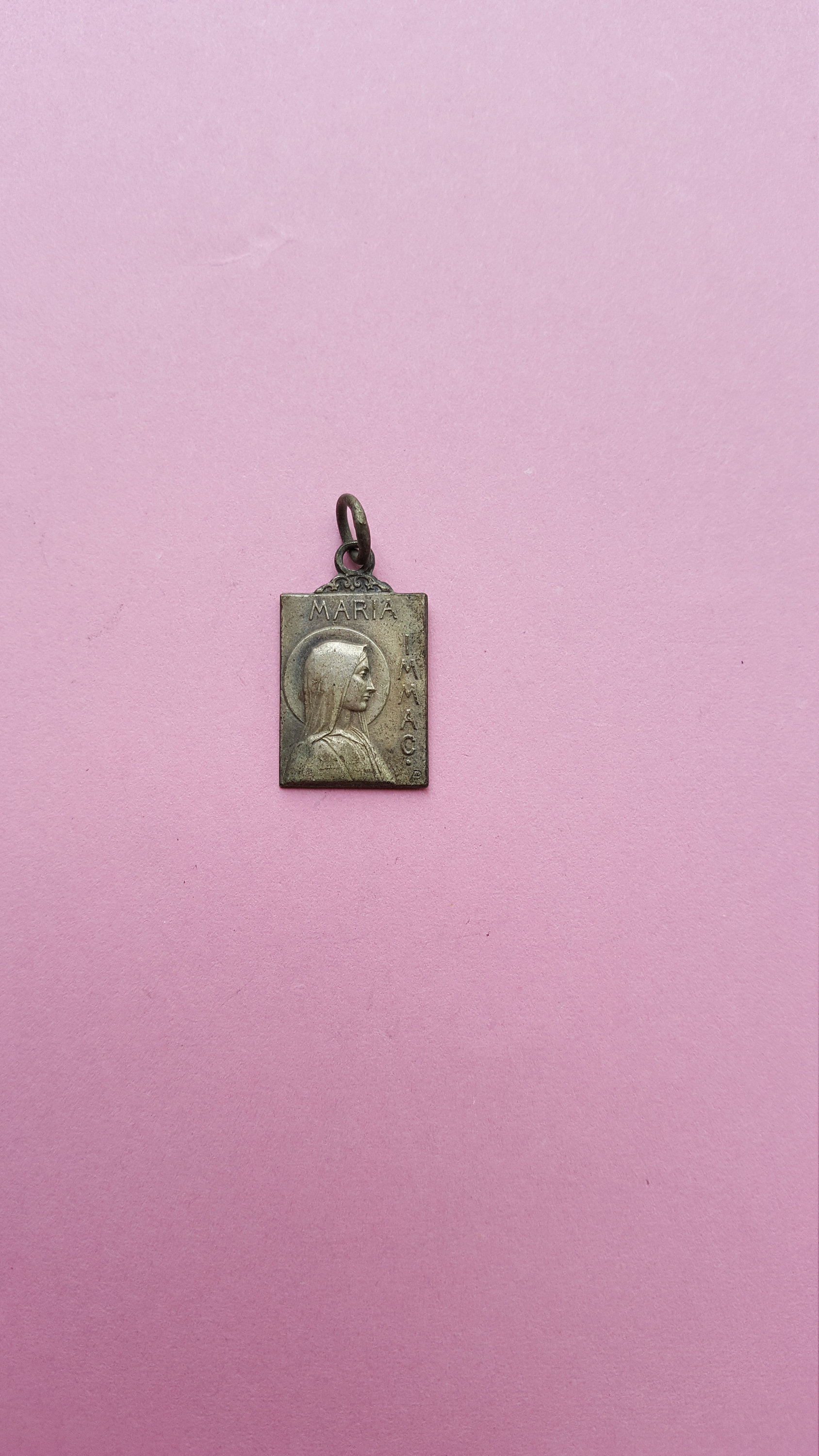 Religiösen Antike Versilberte Medaille Anhänger Medaillon Heilige Charme Der Maria Muttergottes, Unbefleckten Jungfrau Und Grotte Von Lourdes Religiösen Antike Versilberte Medaille Anhänger Medaillon Heilige Charme Der Maria Muttergottes, Unbefleckten Jungfrau Und Grotte Von Lourdes von AntiquebyMonique