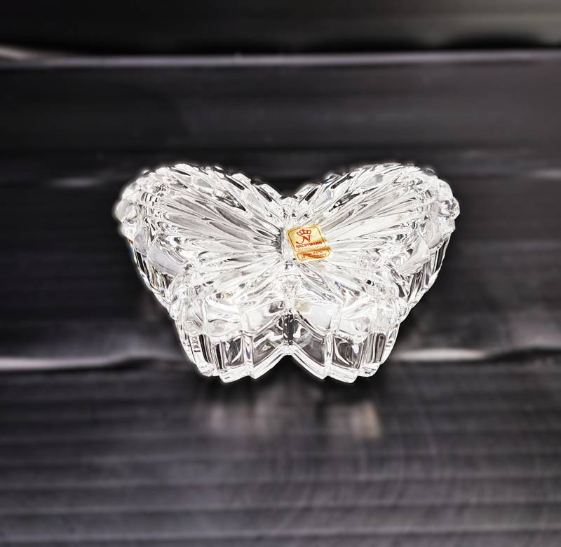 Nachtmann Deckeldose Aus Kristallglas/Handgeschliffen Zierdose /Puderdose/ Schmuckschatulle Retro Form Schmetterling Geschenk Nachtmann Deckeldose Aus Kristallglas/Handgeschliffen Zierdose /Puderdose/ Schmuckschatulle Retro Form Schmetterling Geschenk von Antiqueliebe