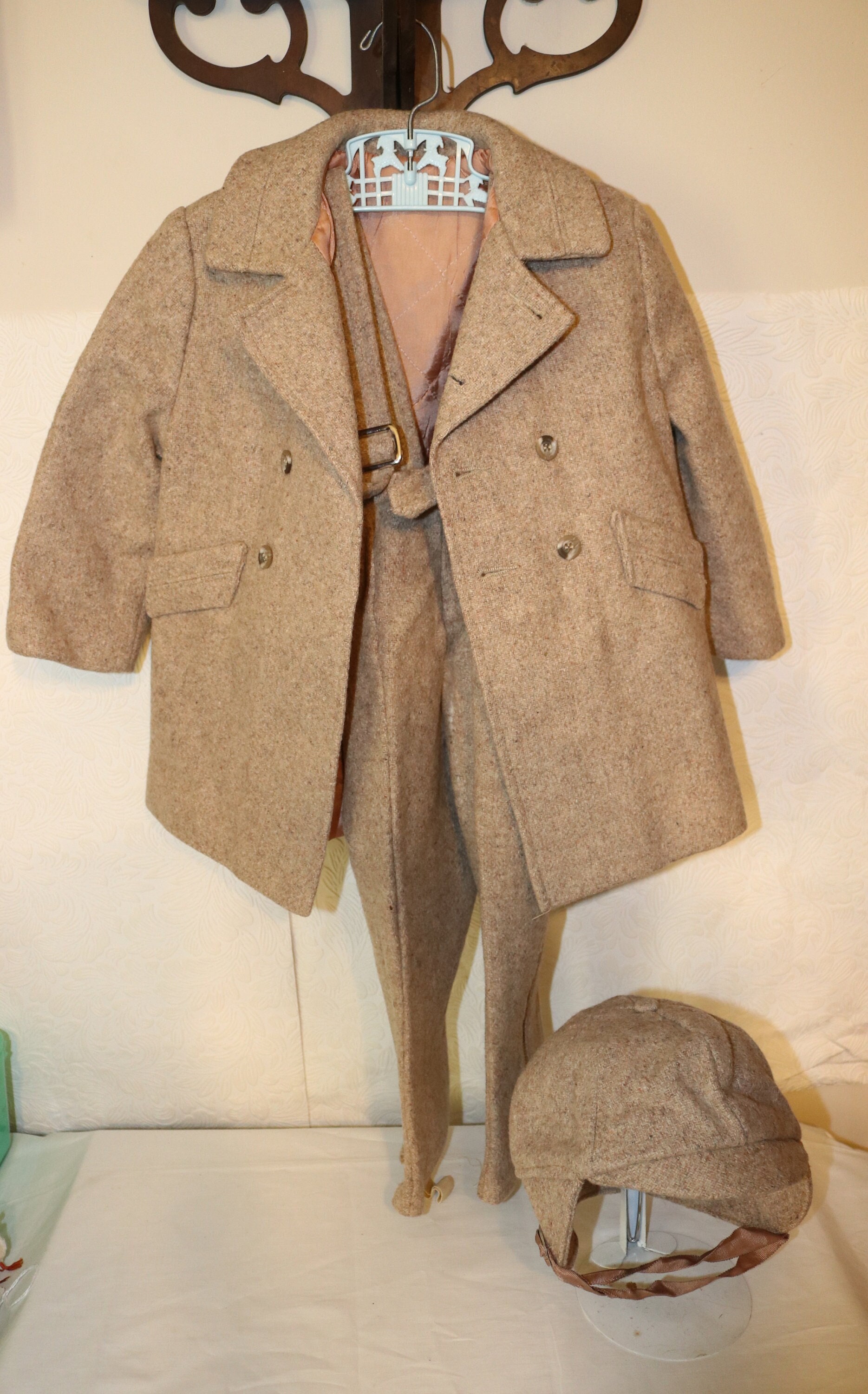 1940S Jungen Outfit Winter Kleidung - Kinder Vintage Braun Dreiteiler Set Mantel Hut Hosenträger Niedliche Schleppen Größe 2/3 von AntiqueologyToday