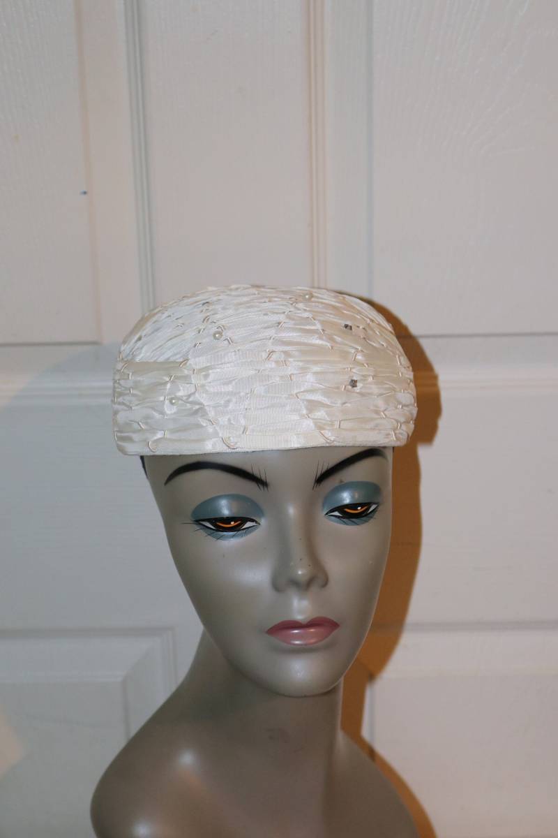 1950Er Jahre Weißer Hochzeits-Hut Strassperlen-Akzente von AntiqueologyToday