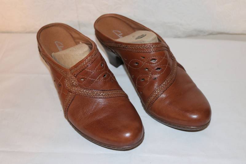 Clark Es "Chiffon Lilie" Cognac Braune Leder Clogs - Braun Geprägtes Größe 9, 5M Oberleder Man Made Balance von AntiqueologyToday