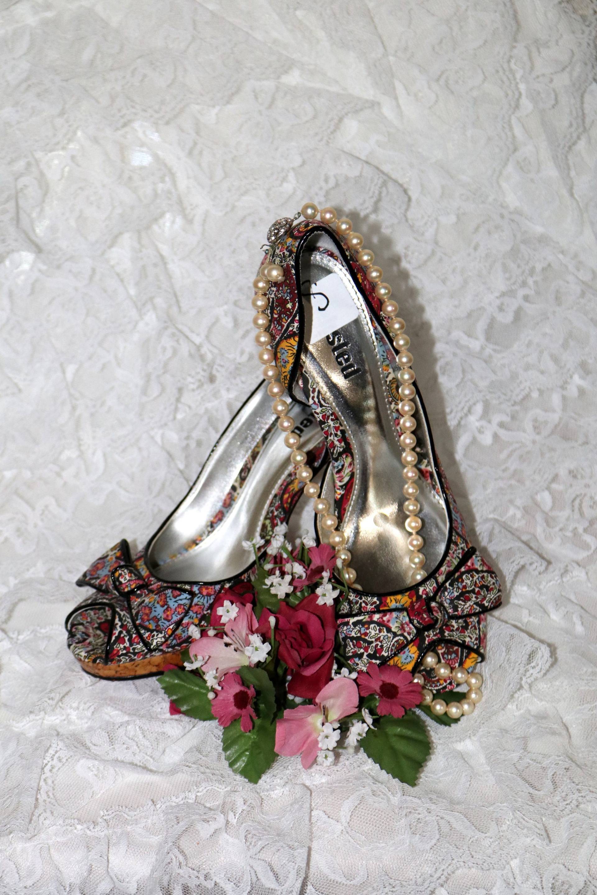 Gobelin Pumps Kenneth Cole Fashion Schuhe, Größe 8 von AntiqueologyToday