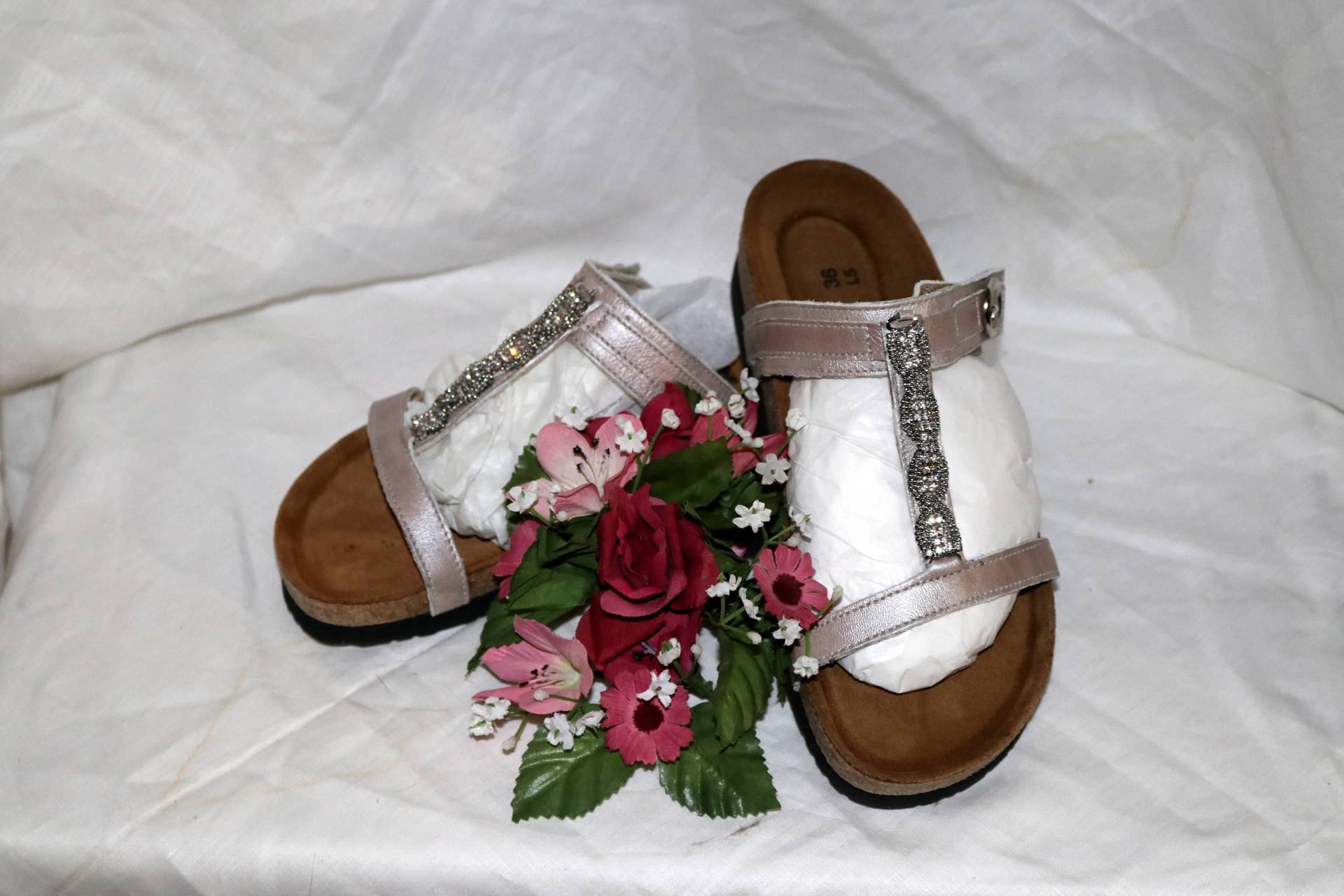 Naot Strass Leder Sandalen - Silber Braun Folien Größe 5 von AntiqueologyToday