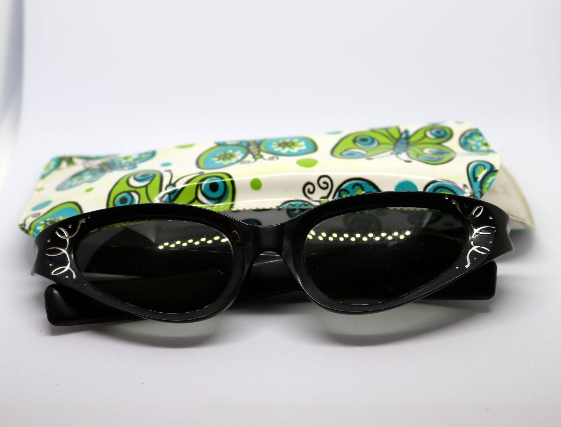 Vintage 1950S Polaroid Sonnenbrille Schwarzes Katzenauge, Geätztes Design von AntiqueologyToday