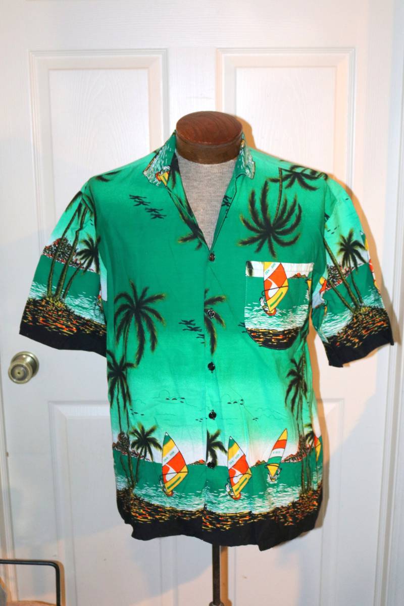 Vintage 90S Hawaii Hemd Surfer Motiv, Baumwolle Button-Down | Größe L von AntiqueologyToday
