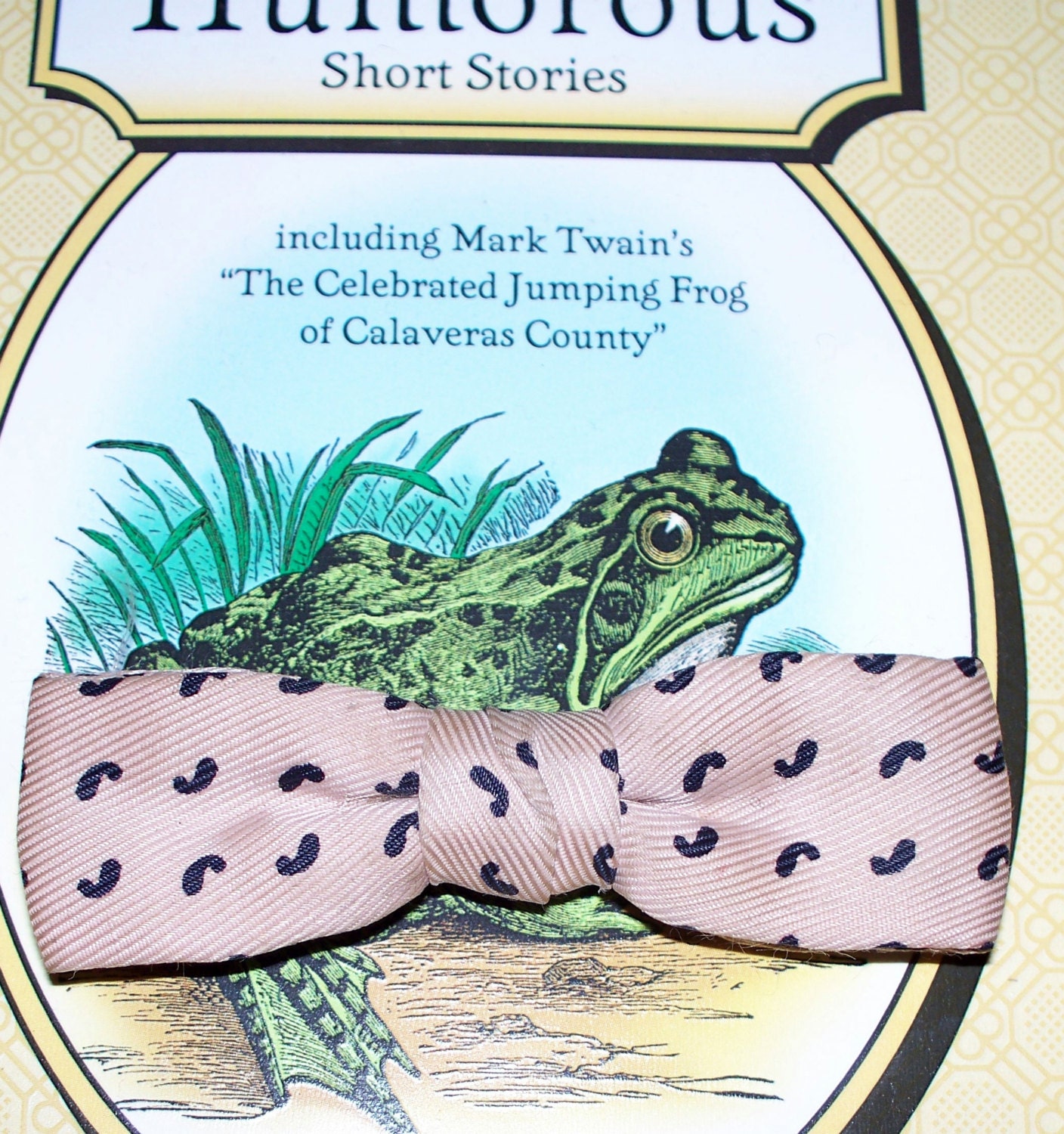 Vintage Fliege Für Jungen Taupe Paisley, Royal Usa von AntiqueologyToday