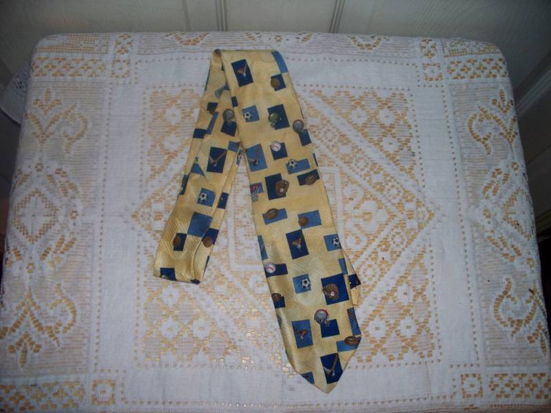 Vintage Lord & Taylor Kinderkrawatte Gelb Sport von AntiqueologyToday