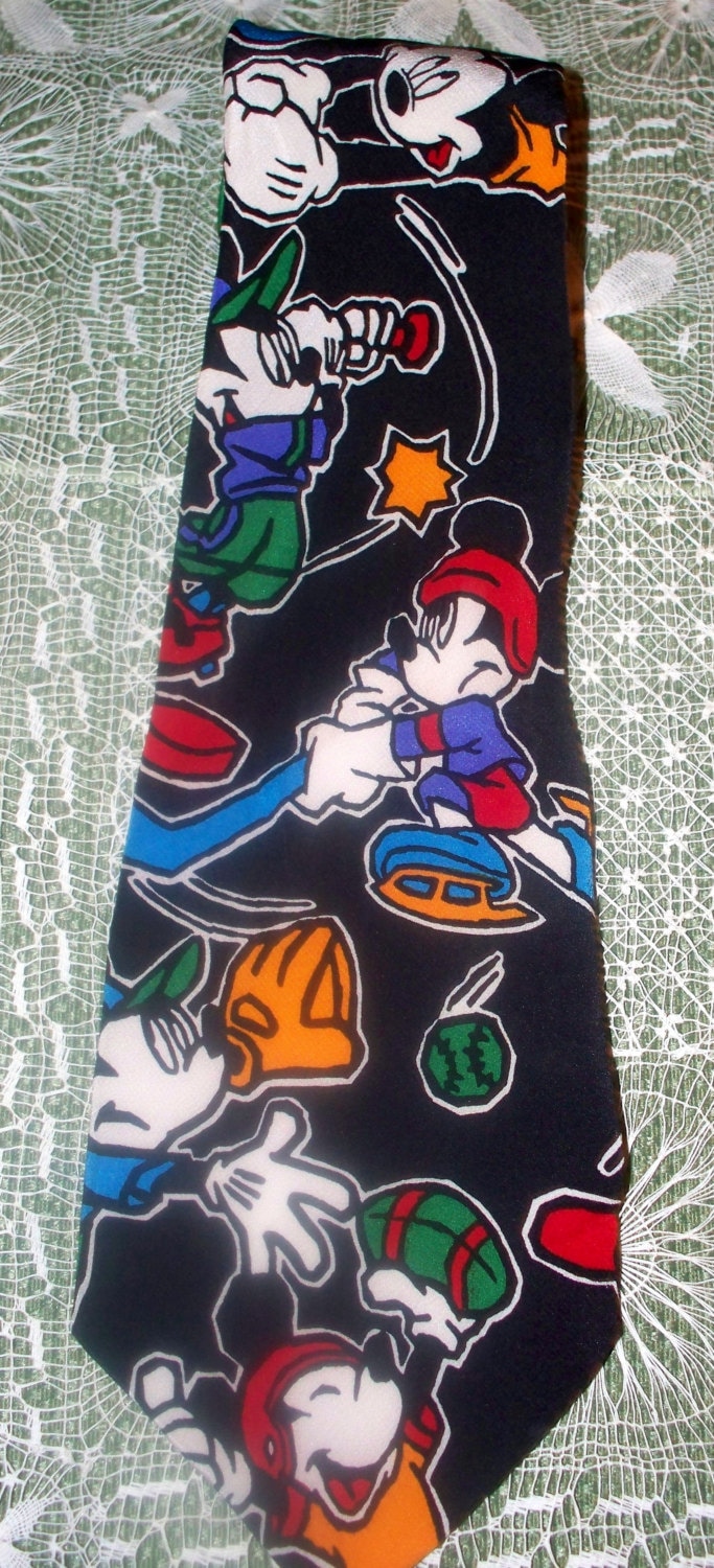 Vintage Micky Maus Seidenkrawatte Sport, Schwarzer Hintergrund von AntiqueologyToday