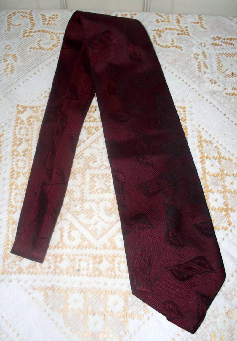 Vintage Valentino Cravette Herren Krawatte - Made in Italy 100% Seide Dunkelrot Schwarz von AntiqueologyToday