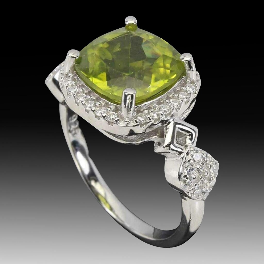 Olivin Ring 90S Natürlicher Unerhitzter Peridot Grüner Echter Edelstein Mit Cushion Cut Antike Teure Geschenke Für Frauen von AntiquesInvest