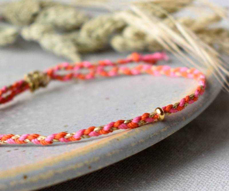 Glück Armband Aus Handgeflochtener Seide Mit Kleiner Goldener Perle, Kleine Beigabe, Reine Seide, Geschenk Mann, Partner, Glücksbringer von AntjeTopfJewellery