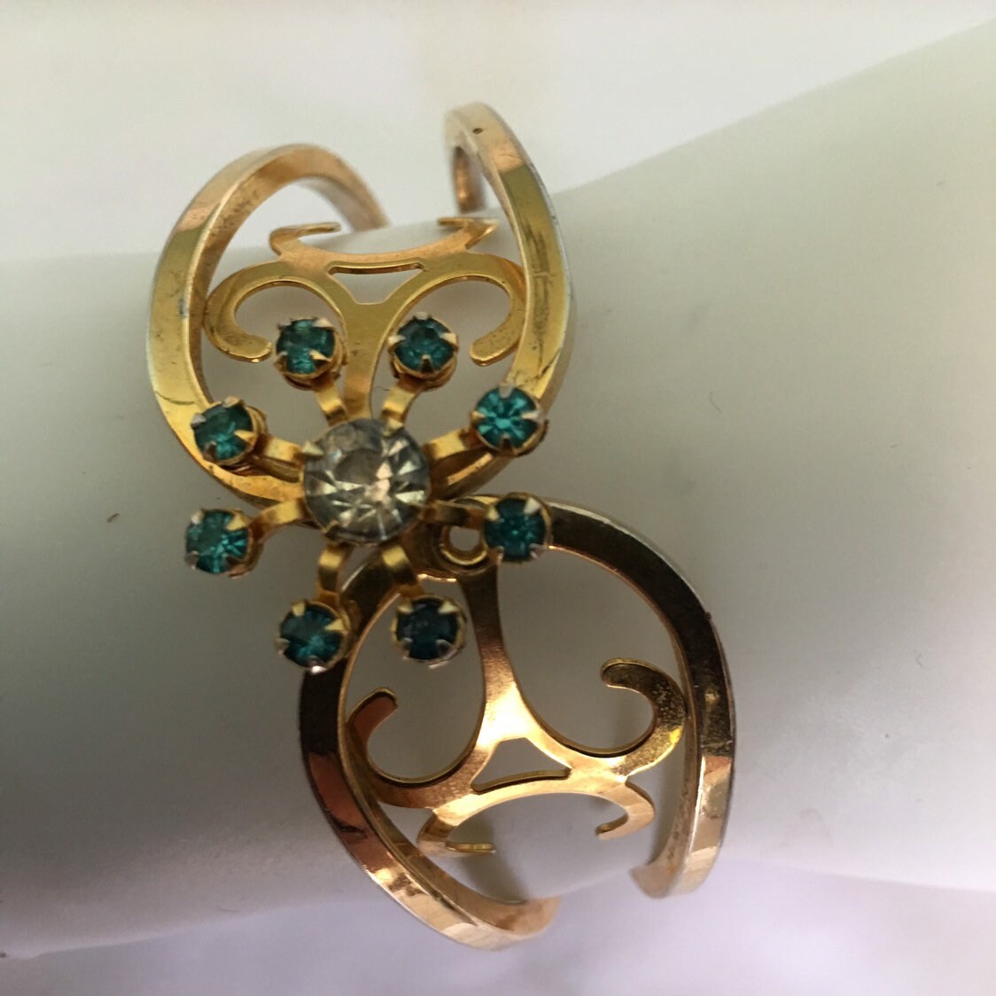 Mid Century Blaue Strass Clamper Manschette von AntoinettesCake