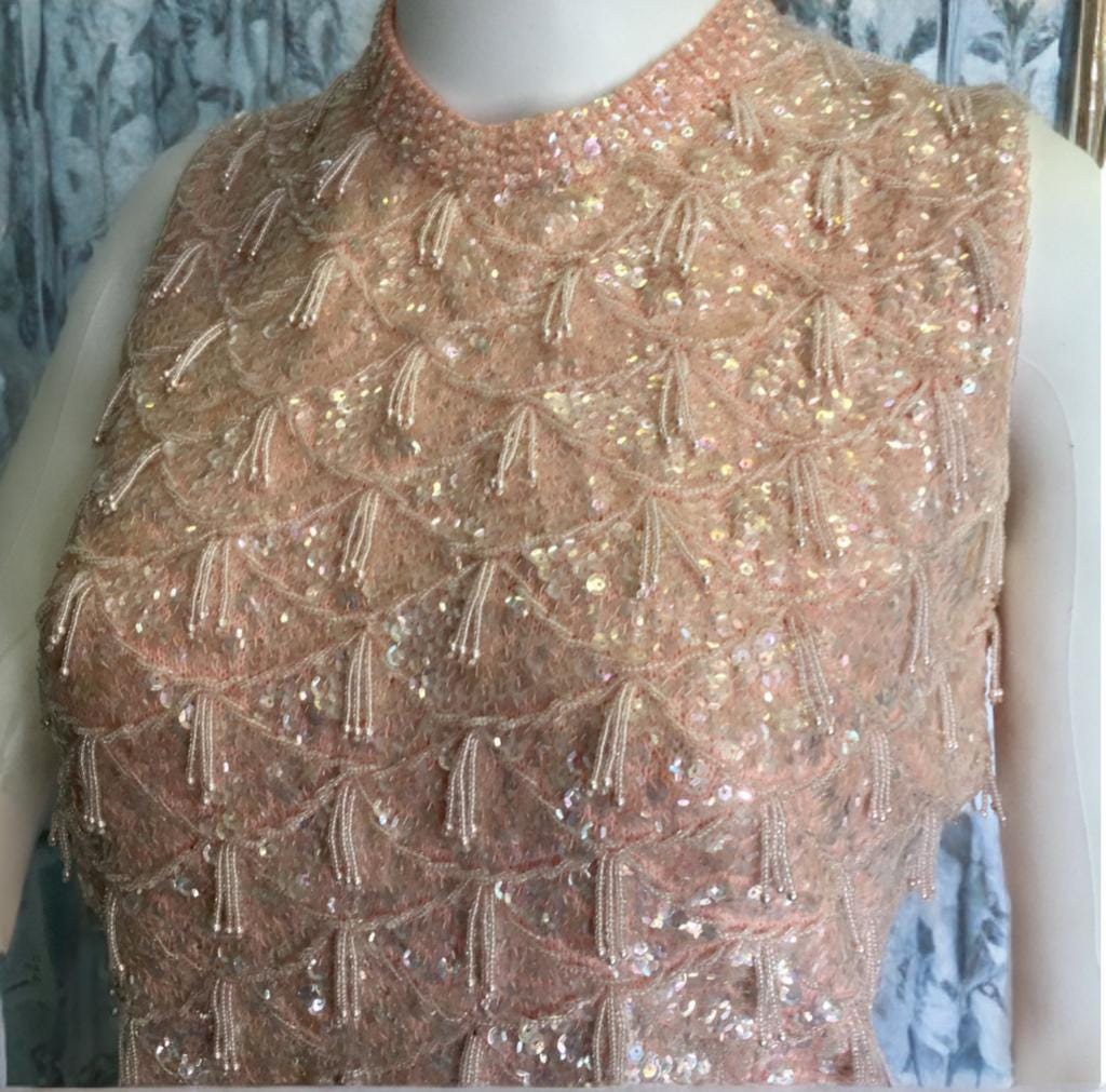 Mid Century Rosa Perlen Ärmelloser Pullover von AntoinettesCake