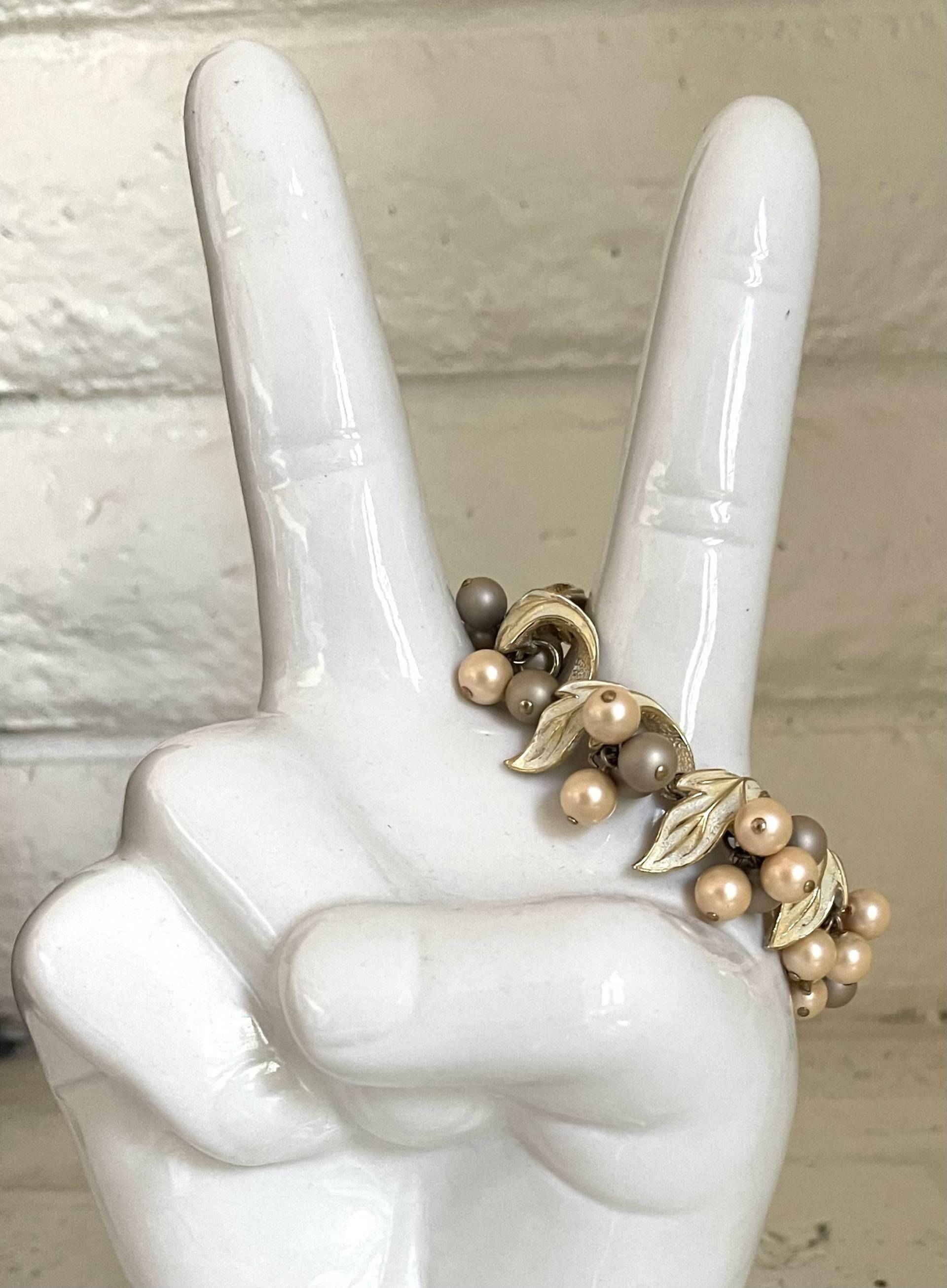 Vintage Perlen Armband Gebürstet Blattgold Ton, Mid Century von AntoinettesCake